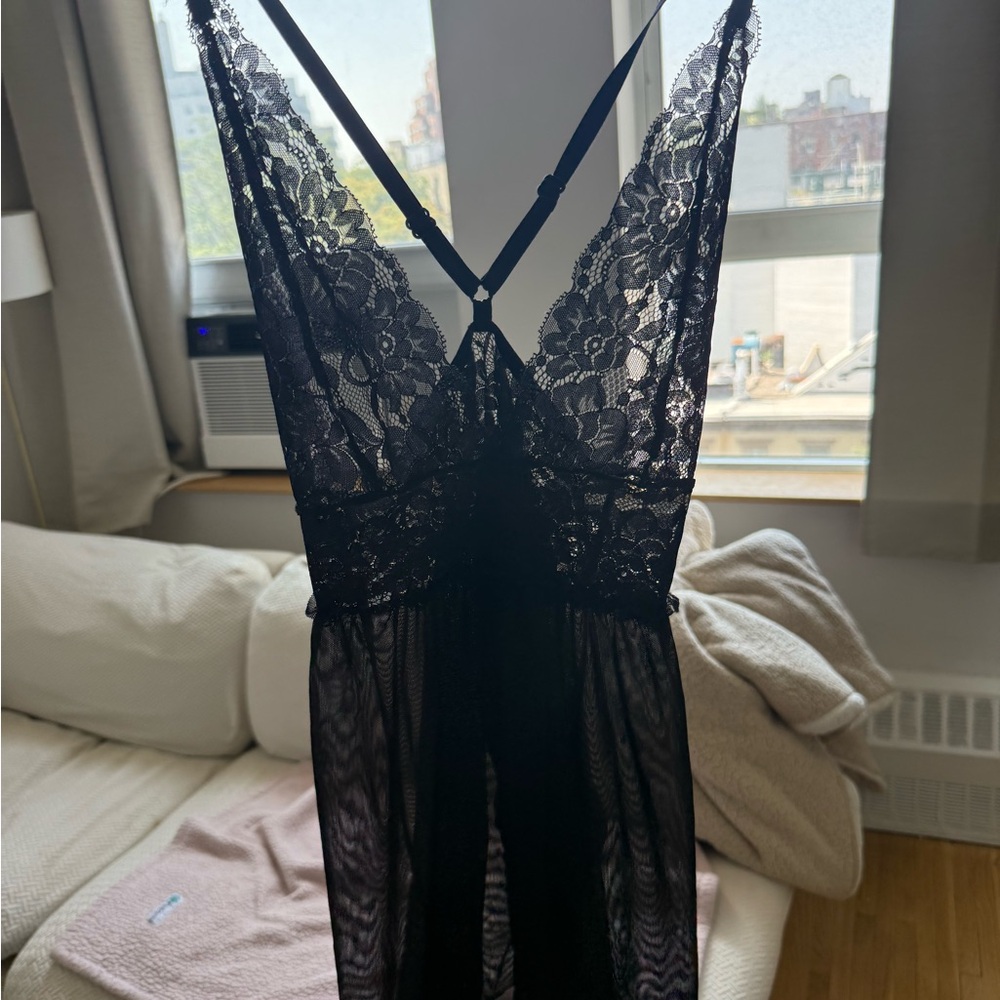 Chic Black Lace Chemise